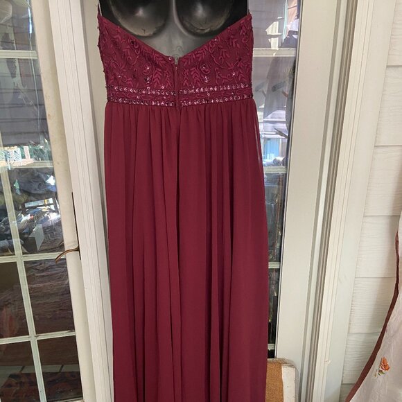 Gorgeous Wine Colored Morilee Halter Sequined Formal Gown Sz 16 Homecoming Prom - Picture 6 of 12